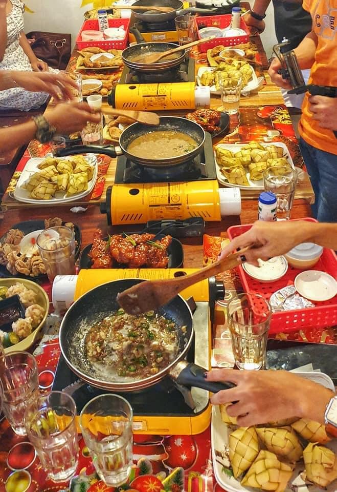 Savory bubbling pig's brain gravy street food dish in Cebu
