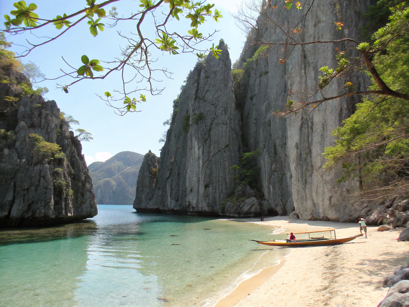 Dramatic limestone cliffs and turquoise waters of El Nido in Palawan